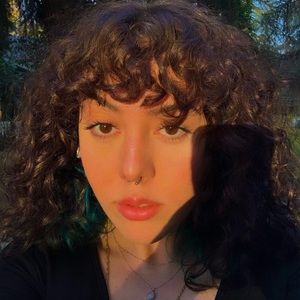 Meet your Posher, Adrianna